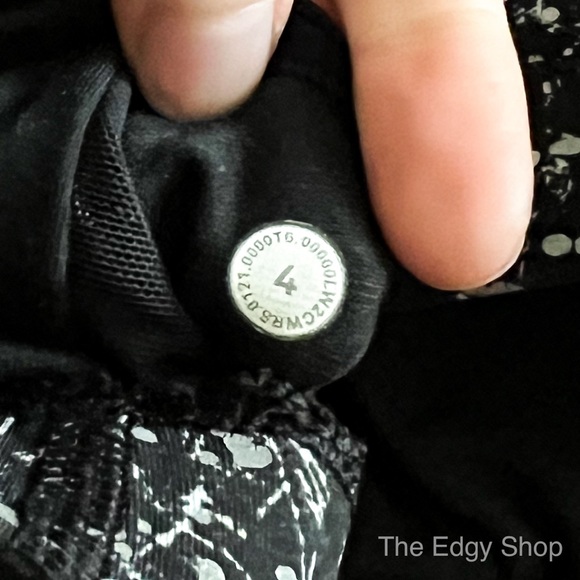 lululemon athletica | Energy Reflective Bra *Medium Support, B–D Cups - Picture 5 of 6